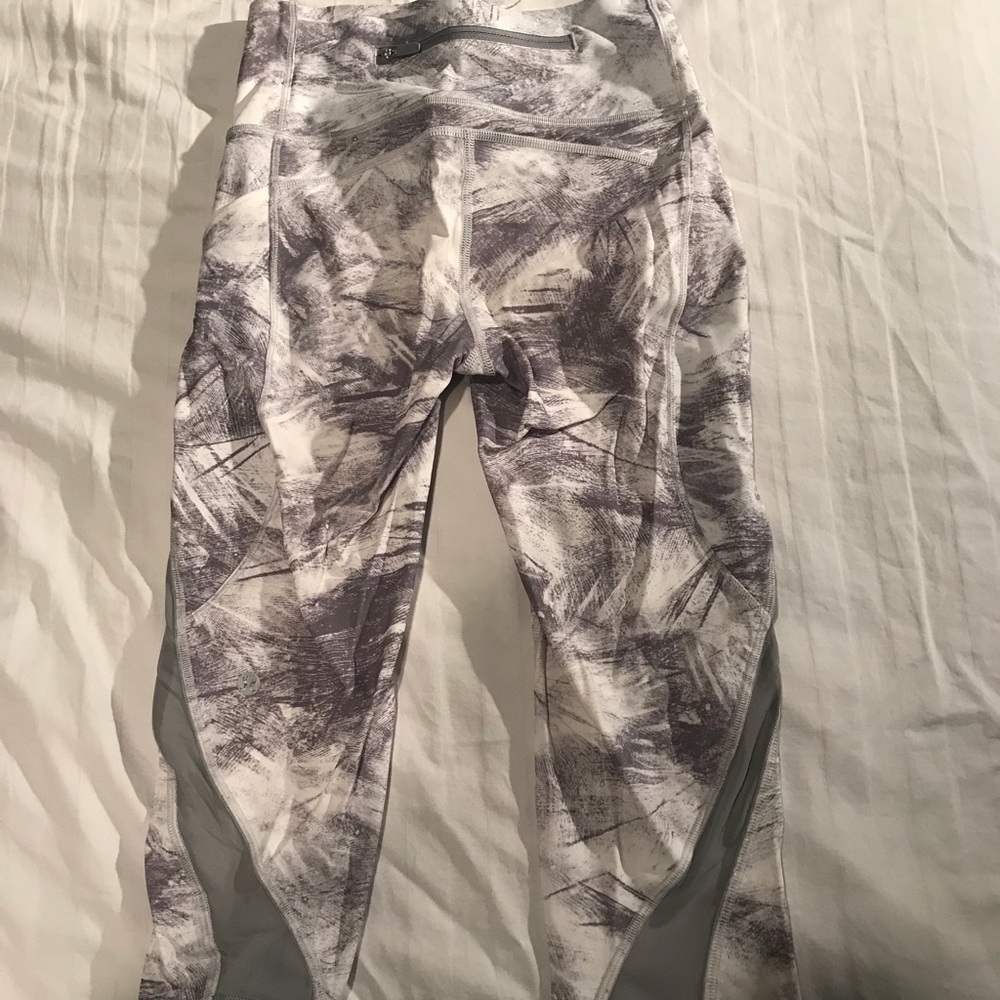 Lulu lemon Leggings grey and white size 4